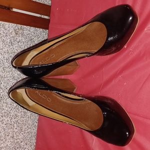 Aldo Patent Leather Black shoes with 4 inch heels size 40 Brazil Size 9/10 US